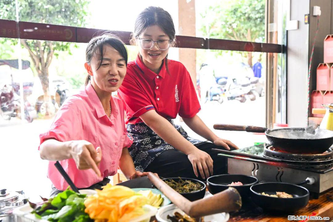 全网追的“扁担女孩”，找了一份暑假工，时薪12元 - 包头生活资讯 - 包头28生活网 bt.28life.net